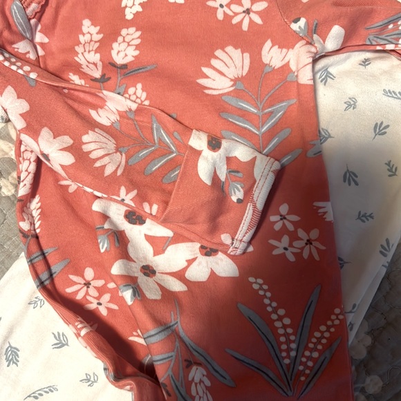 Carters Baby Gown- 3 months - Picture 3 of 3